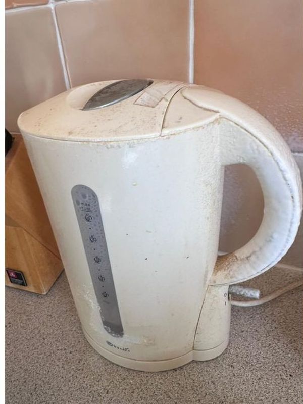 Before: the kettle stained with limescale